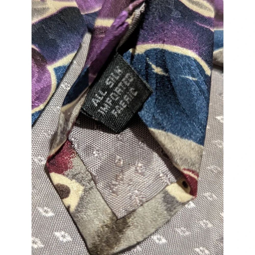 J Riggins Necktie Mens 4W‎ Purple Hunting Horn Abstract Silk Vintage 90s Tie